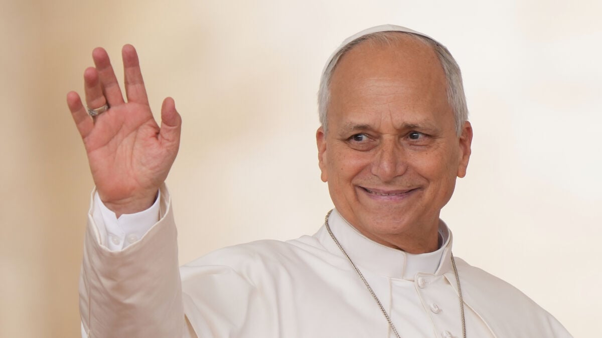 Pope Leo XIV Walks and Eats After Surgery for Lung Cancer, Vatican Says