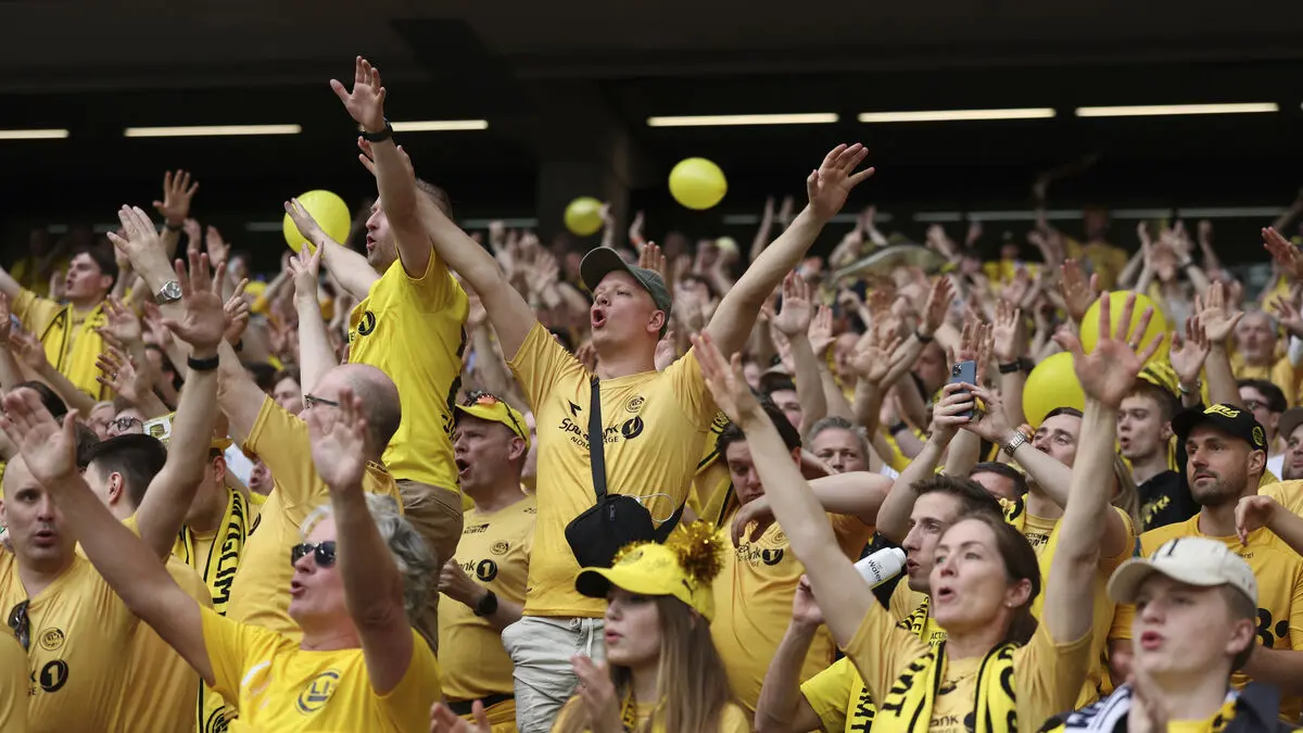 The call to football fans: Go play handball