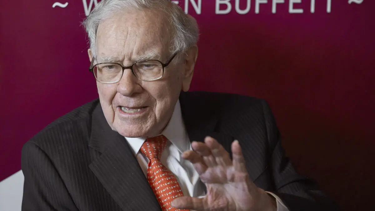 Warren Buffett steps down as Berkshire Hathaway chairman, becomes chairman emeritus