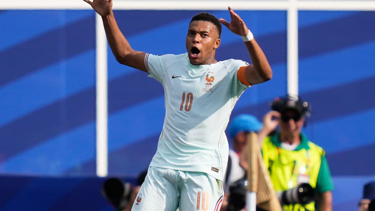 France reach World Cup semi-finals as Mbappé and Dembélé score in 2-0 win over Morocco