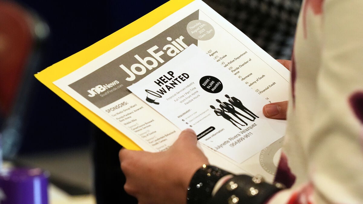 Fewer layoff notices in the US as December total falls to 35,553, lowest since July 2024