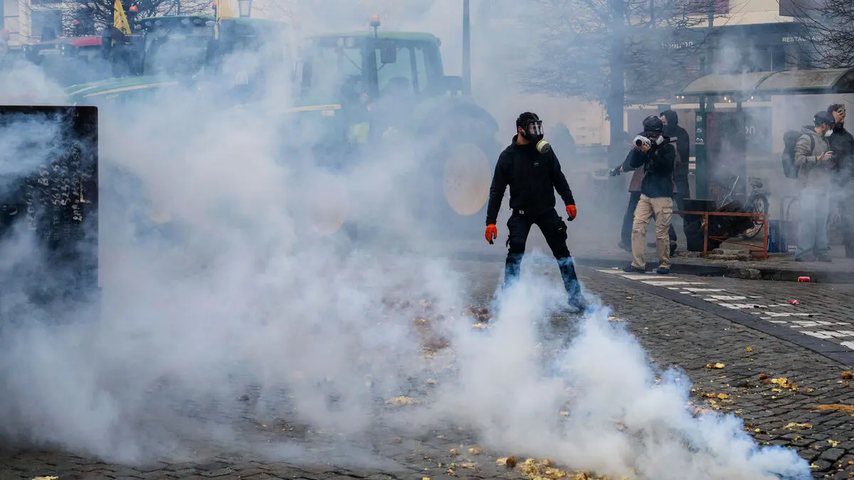 Farmers' protest in Brussels – tear gas fired at demonstrators