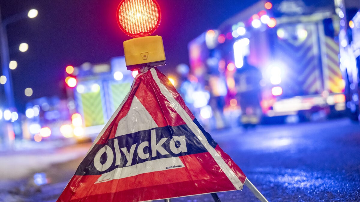 Man in his 50s dies after being hit by truck on E18 outside Örebro