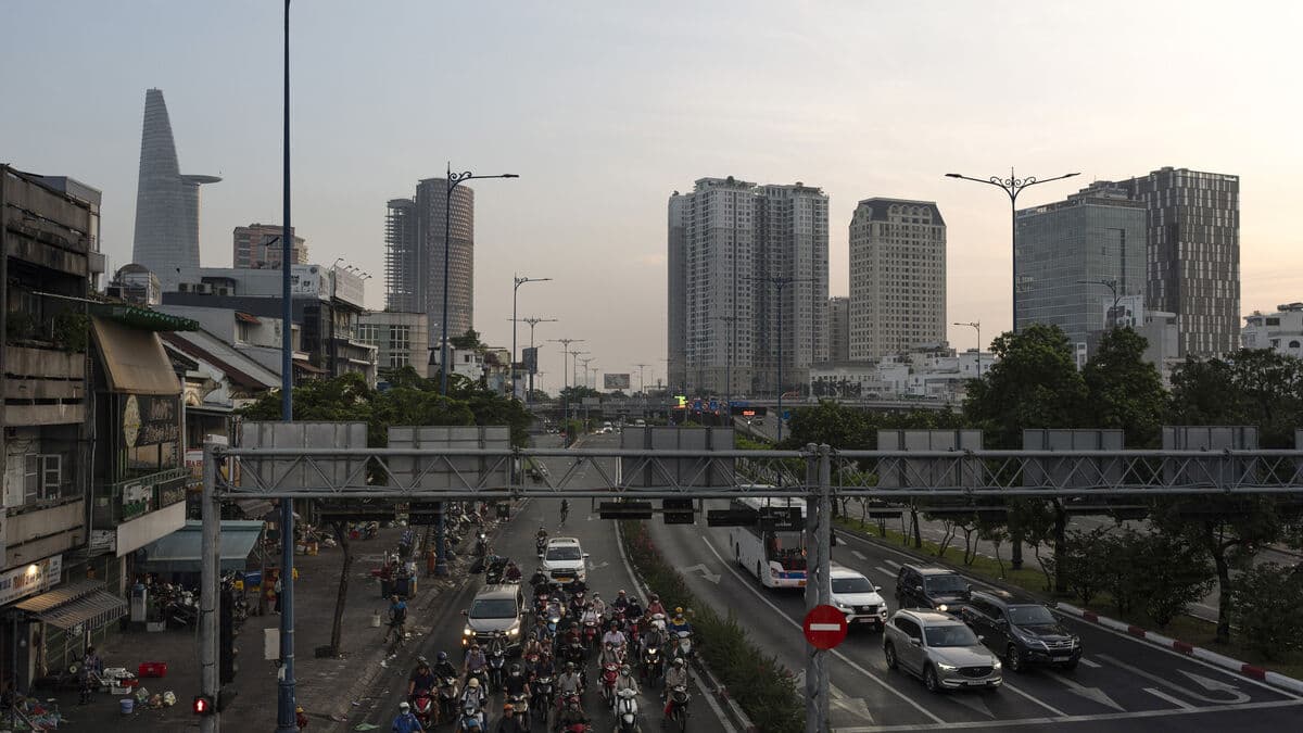 Vietnam Stock Market Plummets Amid