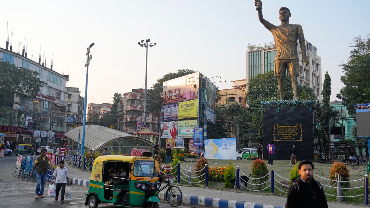 Statue of Messi in Kolkata to be removed as a safety risk