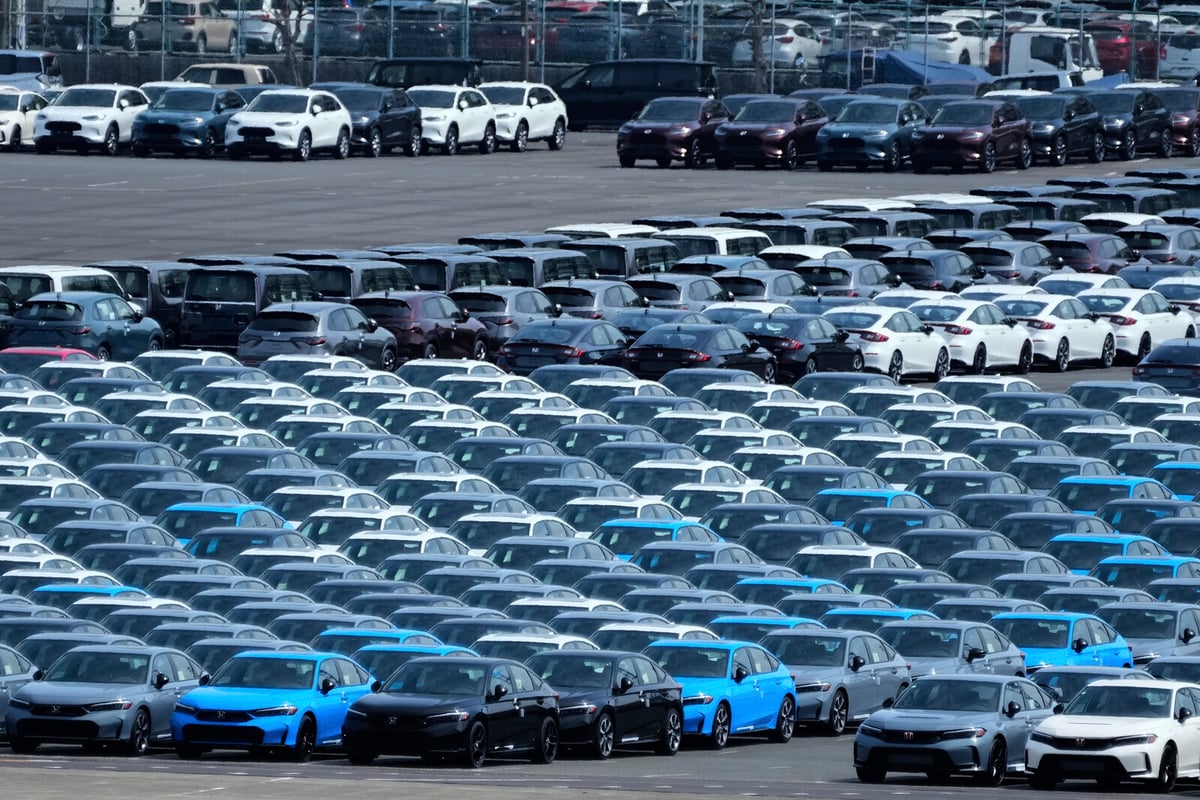 Japanese Exports Decline Due to US Tariffs and Stronger Yen