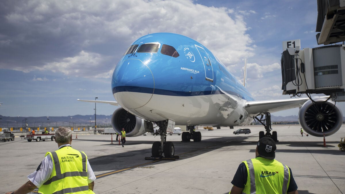 Air France-KLM posts stronger-than-expected second-quarter profit, cuts full-year forecast