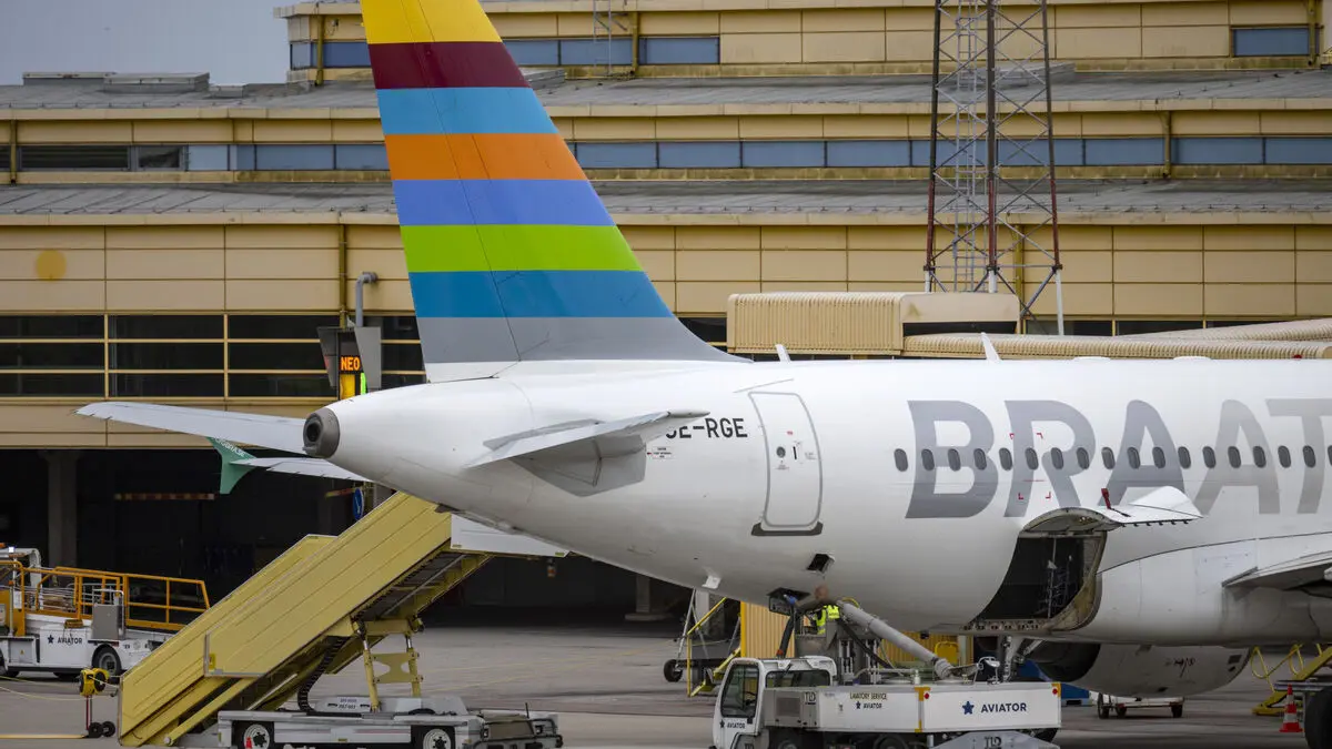 Two airlines fined for environmental report deficiencies