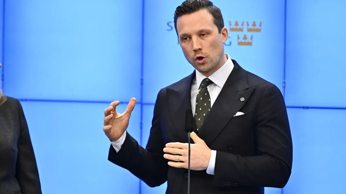 The Center says it is growing during the Liberals' crisis