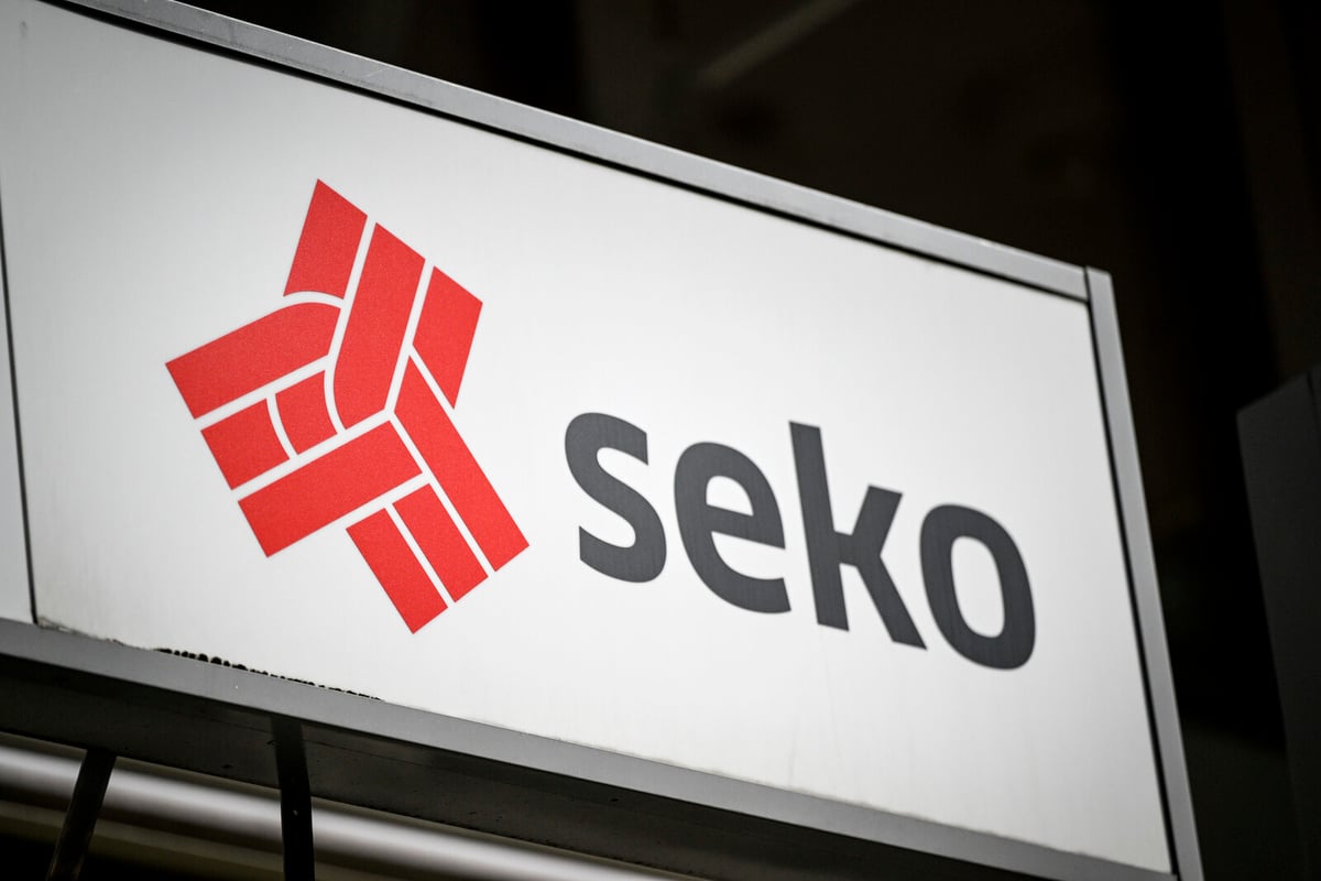 Property and Seko Warn of Strike Over Cleaner Overtime Dispute
