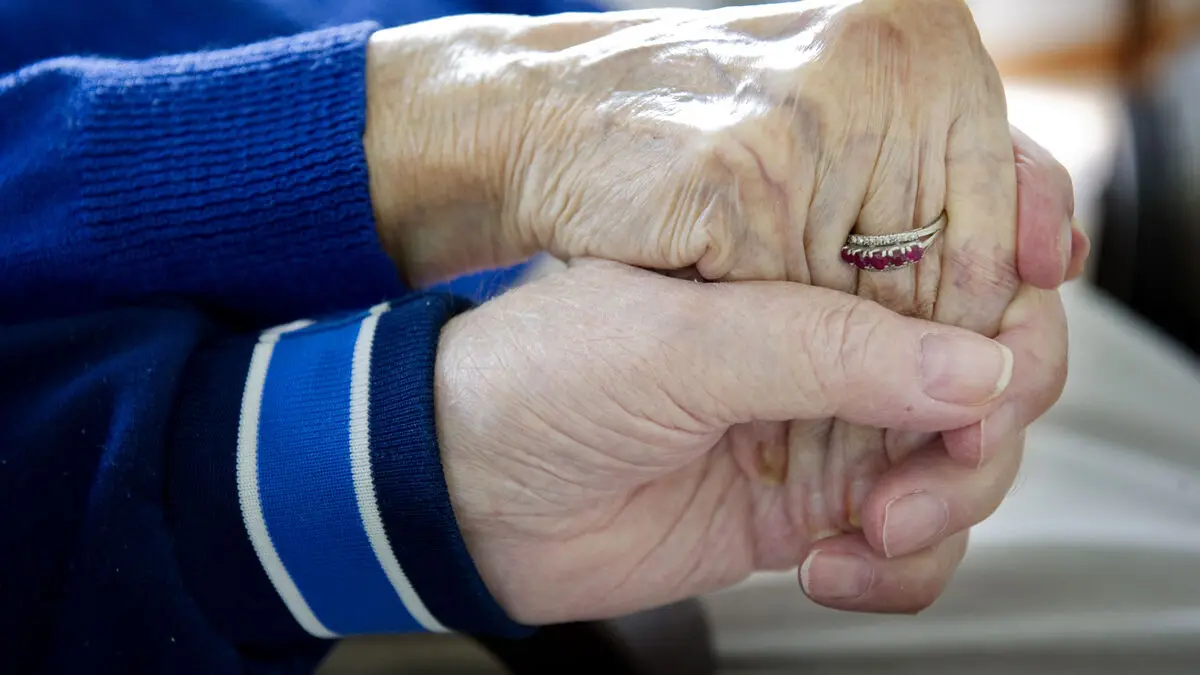 Analysis: New Alzheimer's drugs show questionable benefit