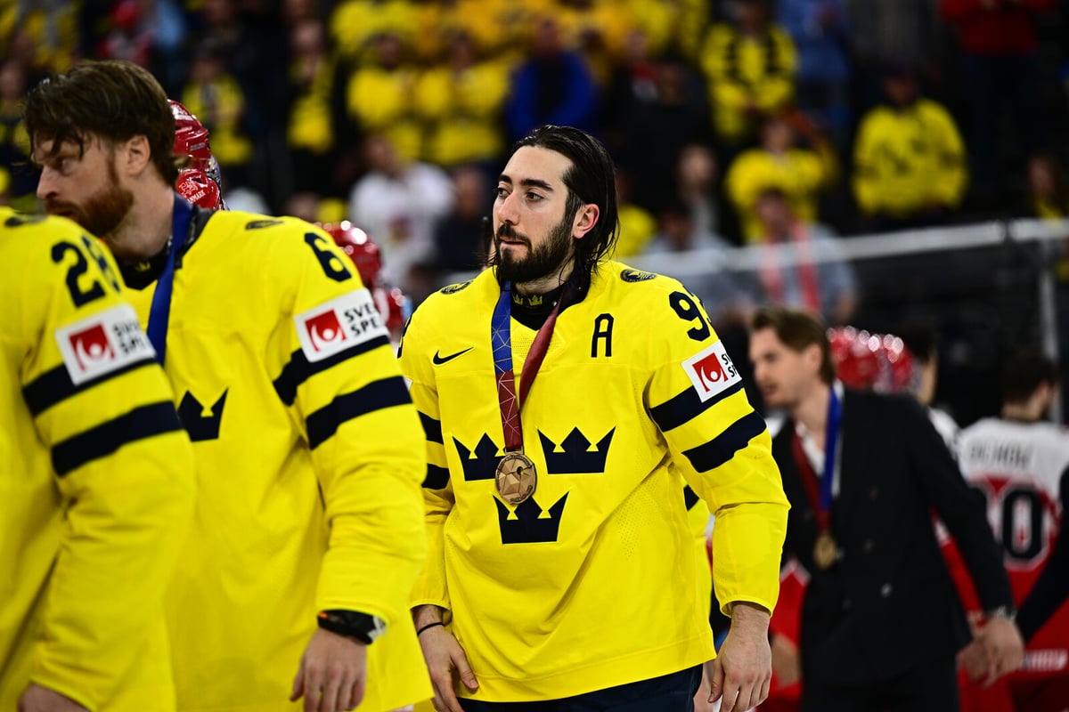 Sweden's Three Crowns Celebrate World Championship Bronze After Denmark Win