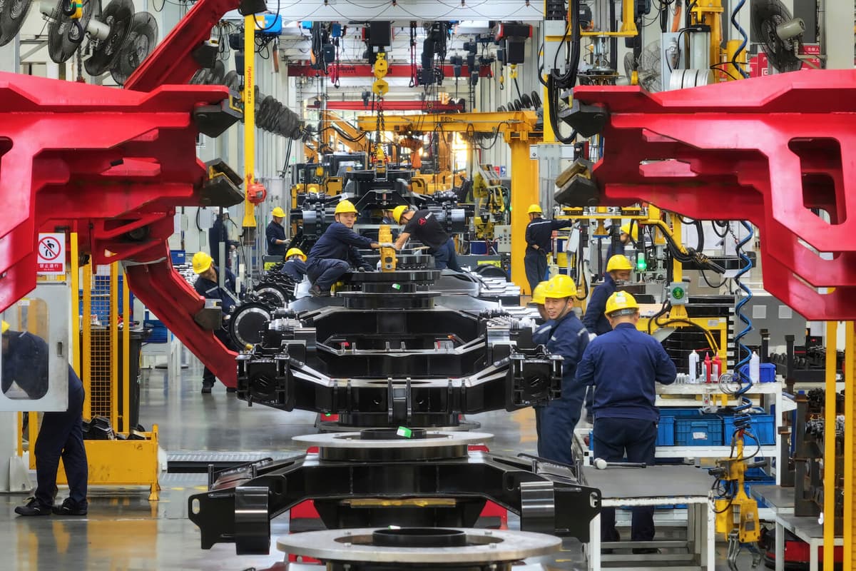 China's Manufacturing Slows as Trade Tariffs Take Effect