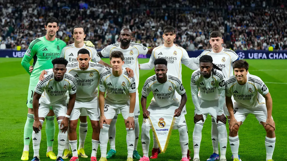 Real Madrid fan thrown out after Nazi salute