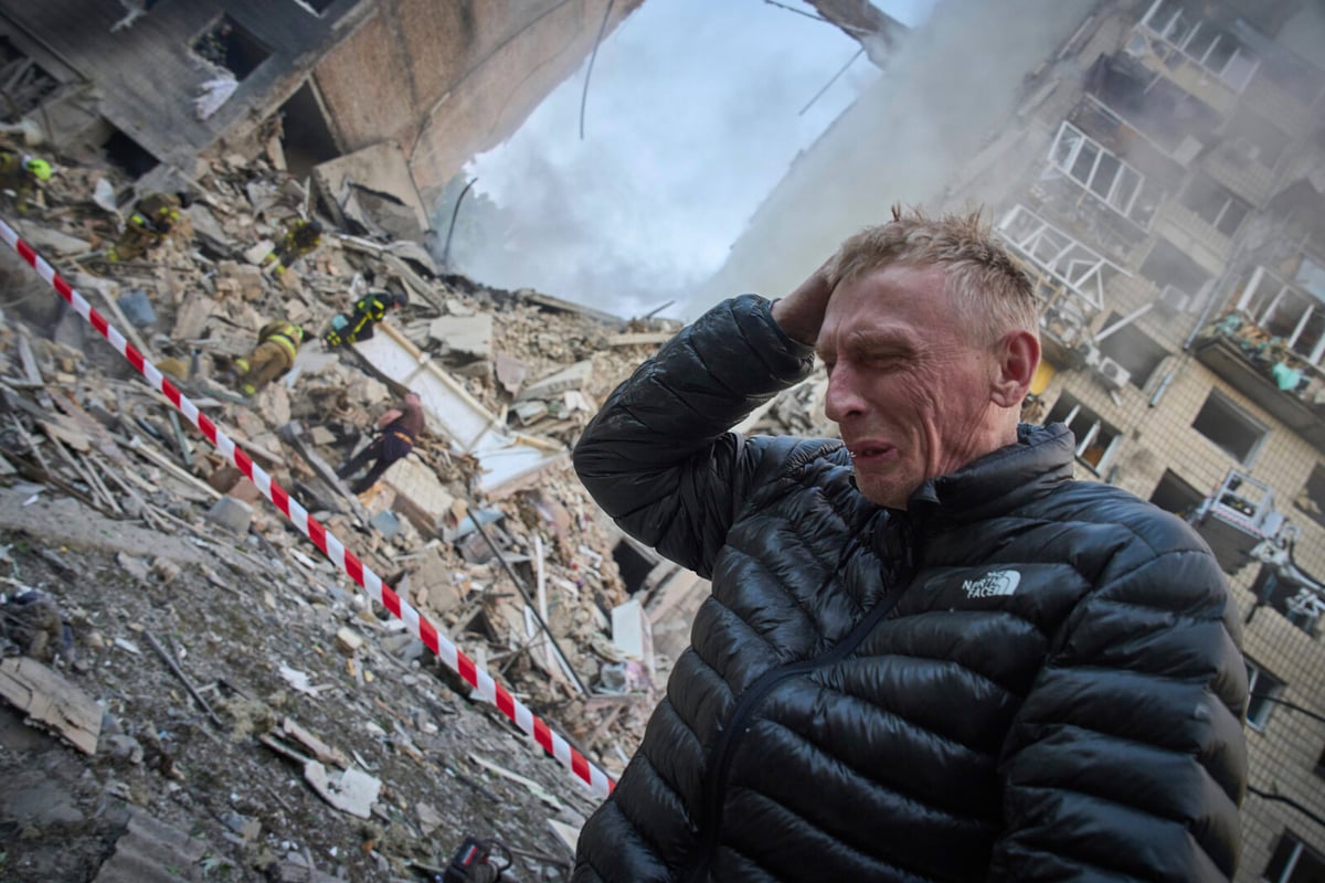 Russian Missile and Drone Attack on Kyiv Leaves 10 Dead, 140 Injured