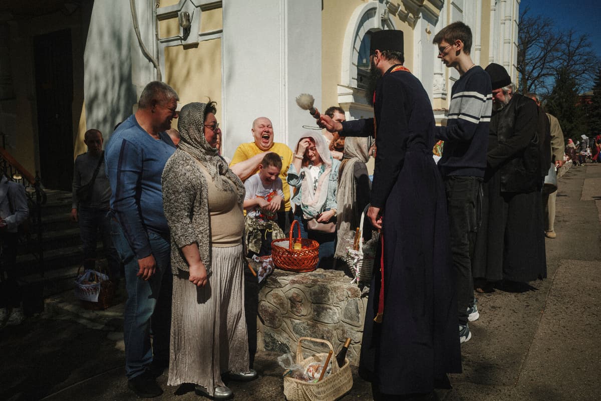 Ukraine Reports Thousands of Attacks Amid Broken Easter Truce