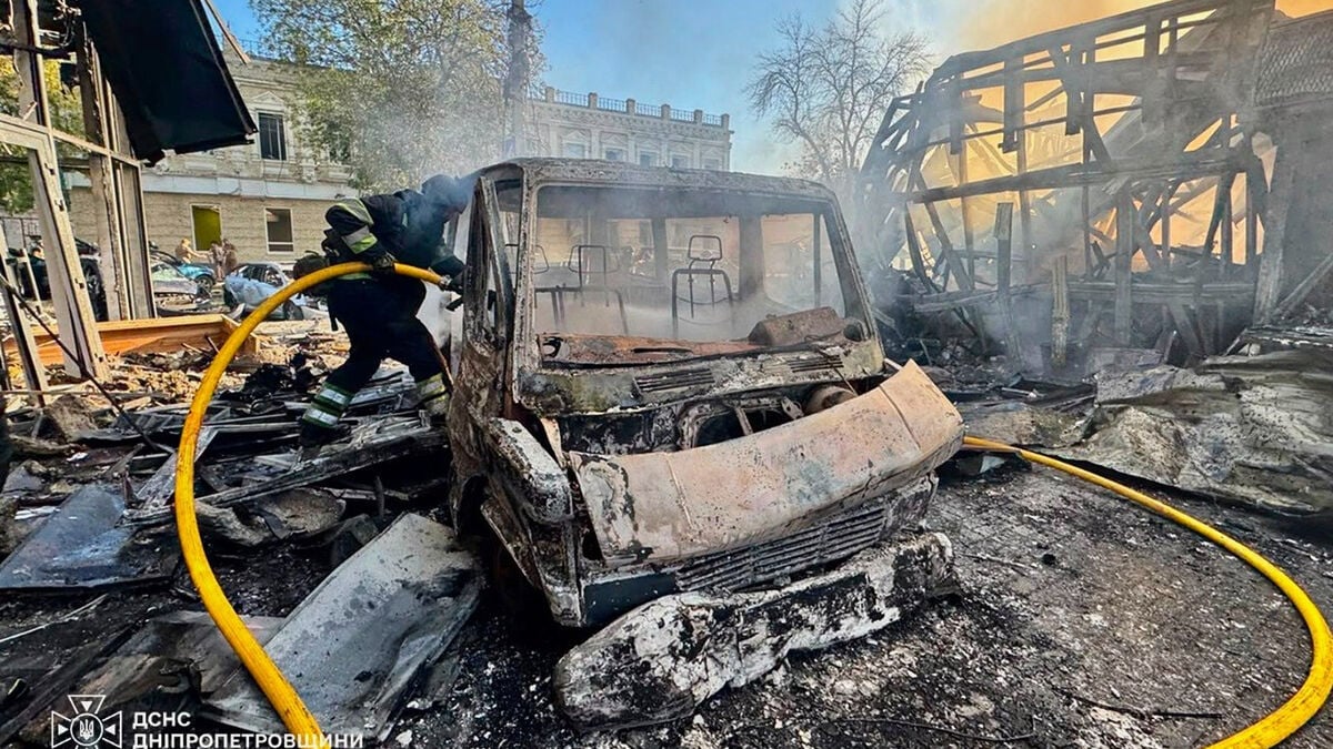 Russian attack on Pavlohrad shopping mall kills at least five, injures nearly 70