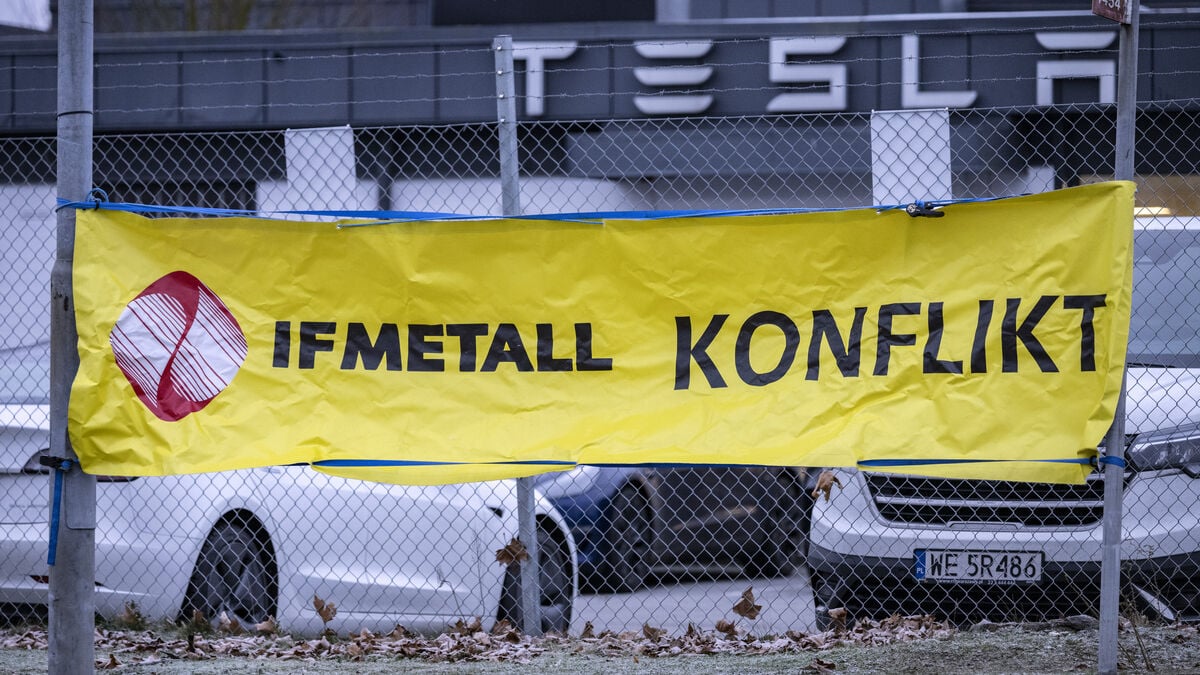 Norwegian Firm Reported to Police for Breaking Tesla Blockade in Kalmar
