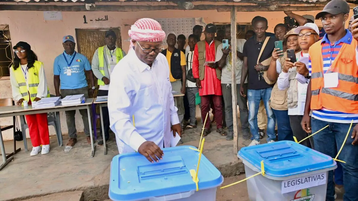 Nigeria grants asylum to opposition leader