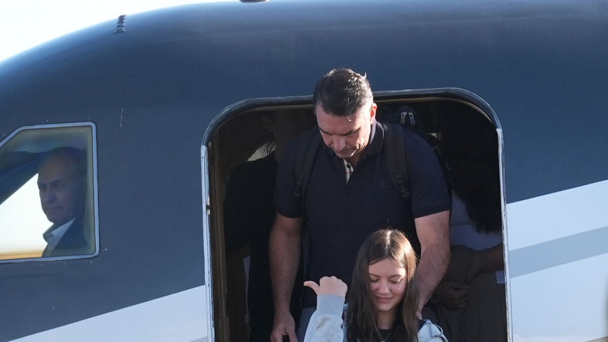 Trump ordered Flávio Bolsonaro to get US visa as White House aide arranged flight, report says