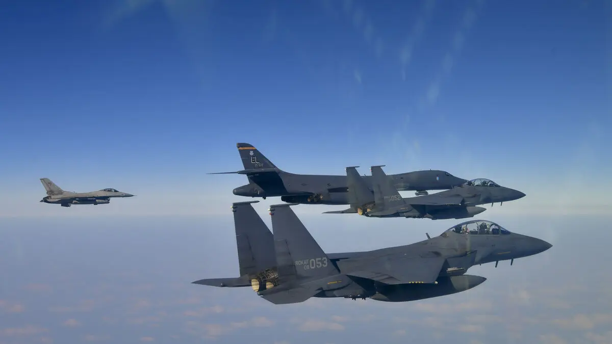 Fighter pilots took selfies, collided in mid-air