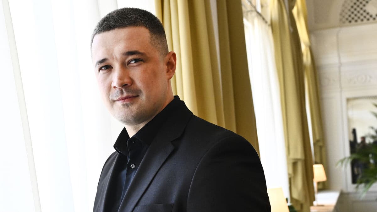Ukraine defense minister resigns in Zelensky government reshuffle