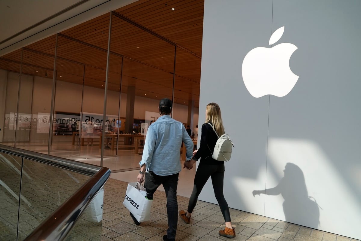 EU Fines Apple and Meta, Sparking Potential Trade Tensions with Trump
