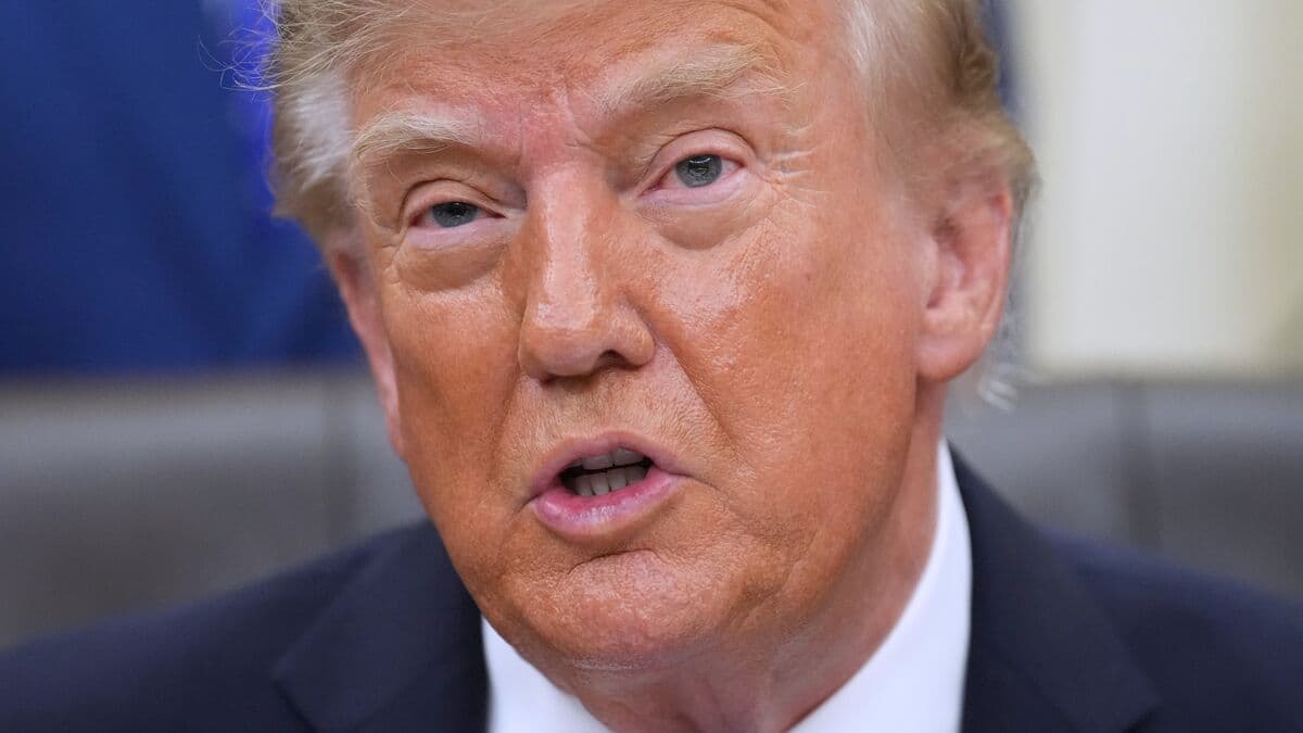 Trump demands lower interest rates, threatens trade freeze over deficits