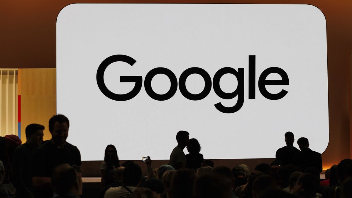 Alphabet Shares Plunge After Earnings Fall Short of Expectations Despite Cloud Growth