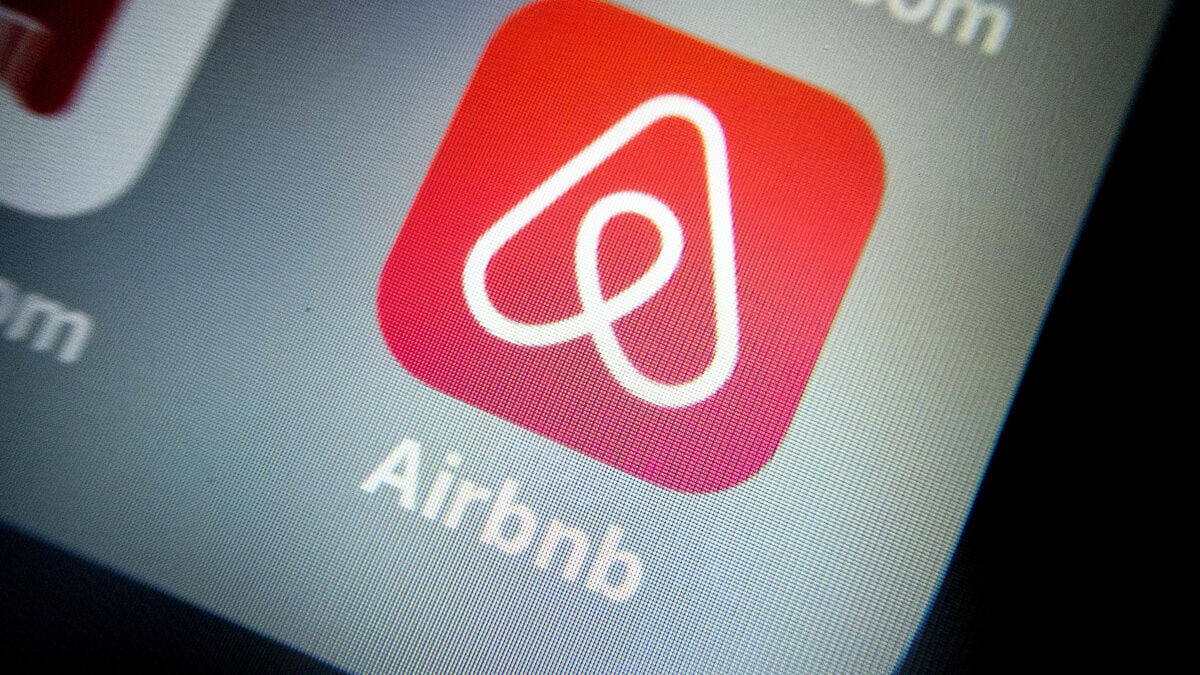 Airbnb bans hosts from requiring guests to do chores covered by a cleaning fee