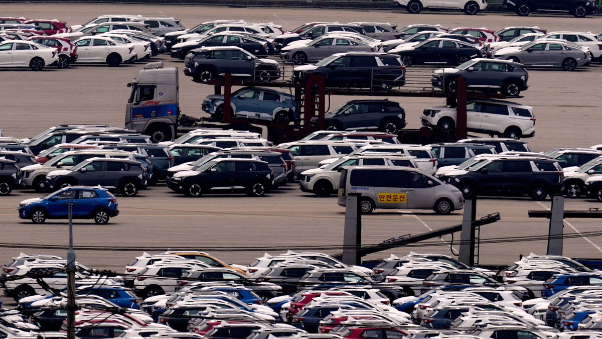 South Korean auto stocks plunge after Trump's tariff threat