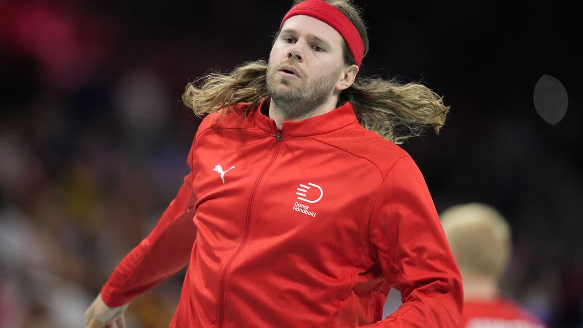 Mikkel Hansen Shaves Head to