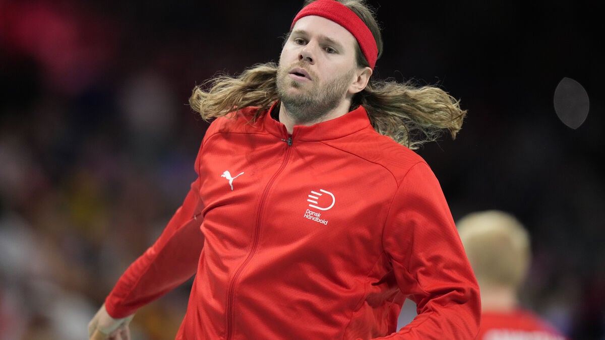 Mikkel Hansen Shaves Head to Support Cancer Awareness Campaign
