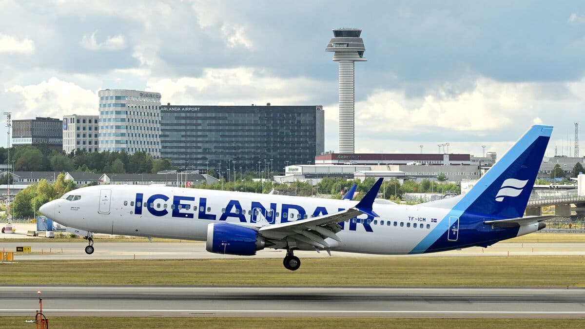Fly Play Ceases Operations Boosting Icelandair Stock by 30 Percent
