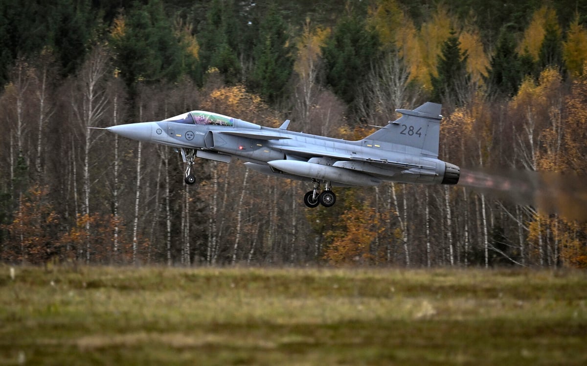 Swedish Gripen Planes to NATO Operation over Poland