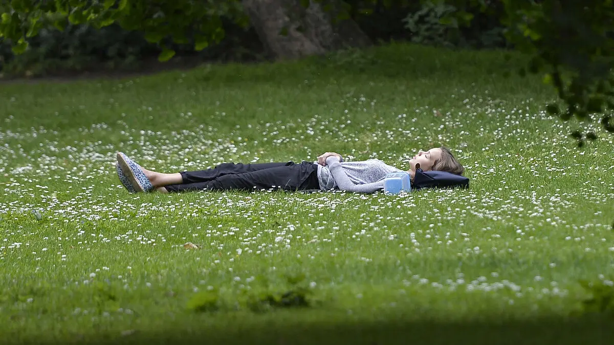 Why heat waves are making us sleep so poorly right now