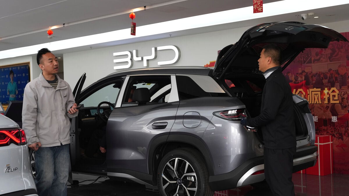 EU Weighs Import Limits on Chinese Hybrid Cars Amid Pressure on European Automakers