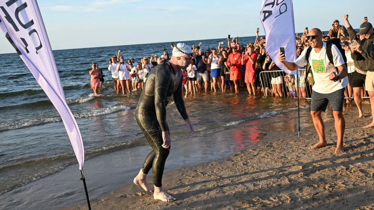Polish swimmer crosses Baltic Sea