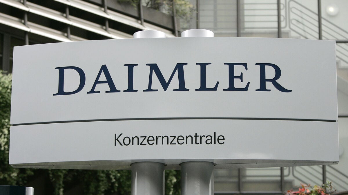 Daimler Truck issues unexpectedly weak forecast for 2026