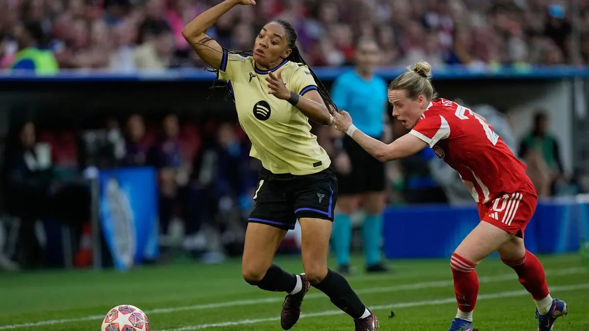 Franziska Kett sent off for pulling opponent's hair in Champions League semi-final