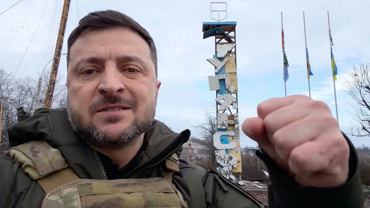 Zelenskyy visited the frontline near the occupied city