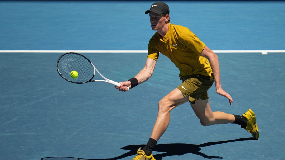 Heat puts a stop to it - Australian Open play suspended
