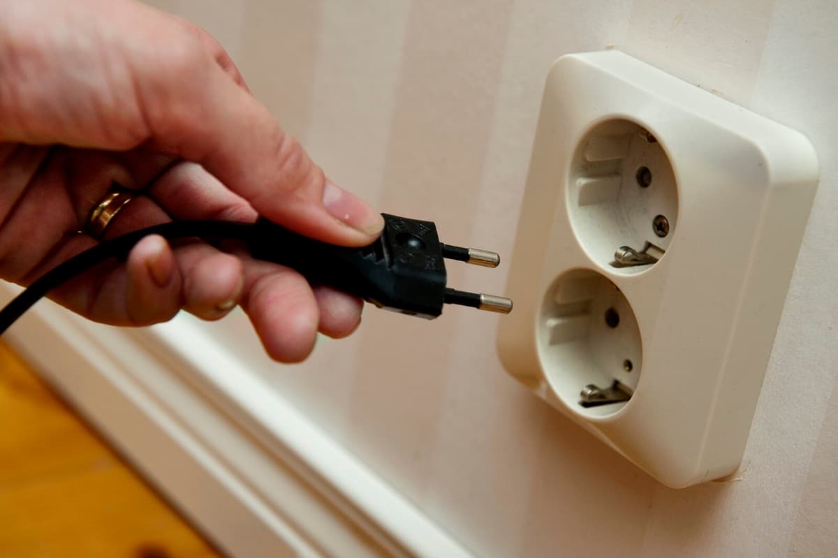 Sabotage Cuts Power to 500 Homes in Småland, Police Investigate