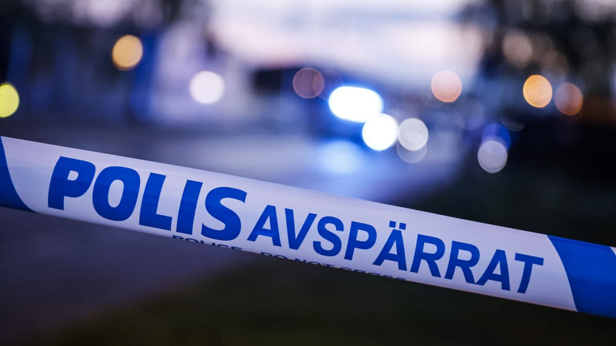 Man seriously injured in Sköndal apartment, attempted murder investigation opened