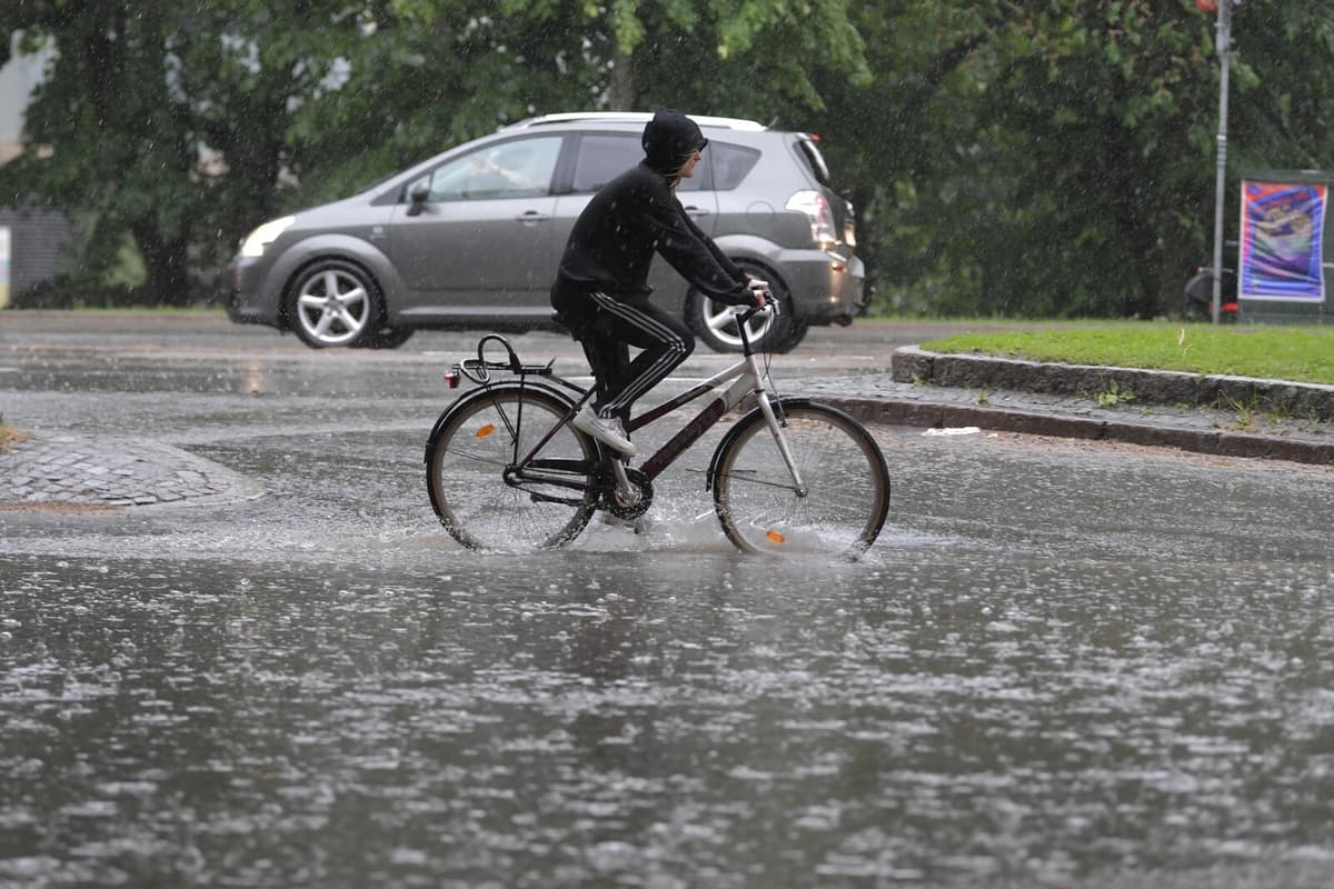 SMHI Issues Warning for Torrential Rain and High Temperatures in Sweden