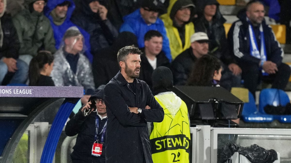 Como Thrash Manchester United 4-1 in Champions League Debut as Carrick Faces Pressure