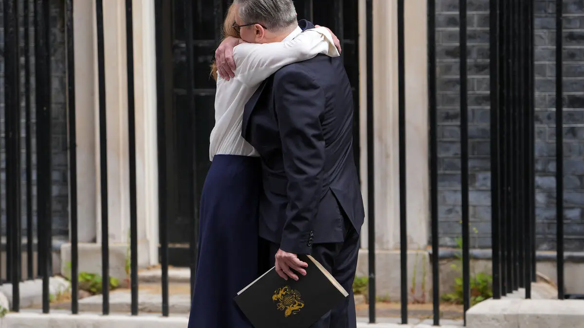 Starmer resigns - new UK
