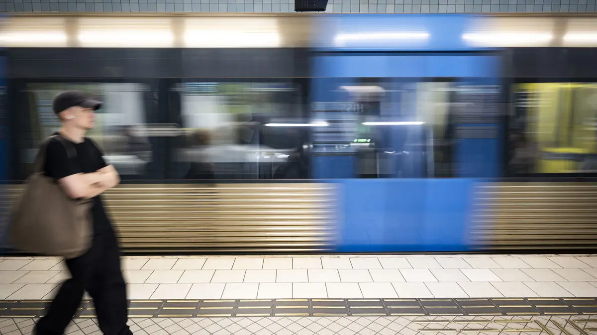 Major disruptions to the Stockholm metro on Thursday as red and green lines affected by cancellations and delays