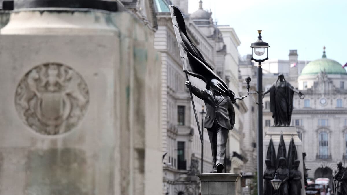 Blinded flag bearer statue believed to be Banksy found on Waterloo Place in central London