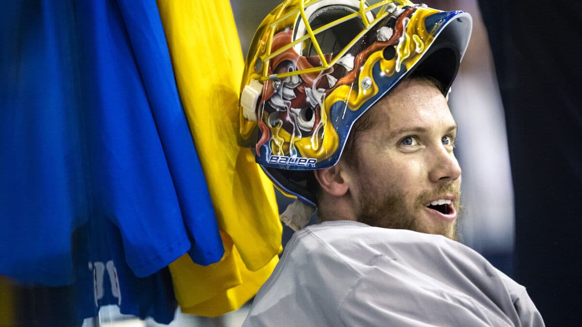 NHL star extends contract